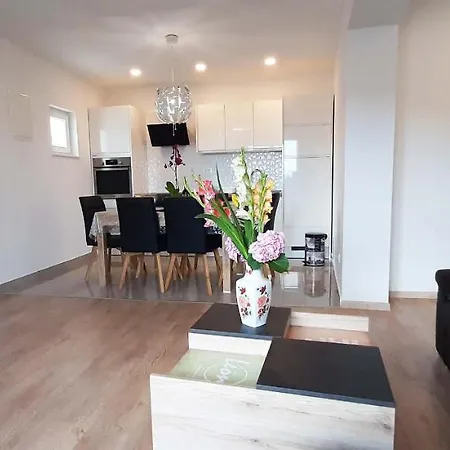 Penthaus N&m Apartment Baska Voda